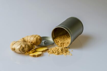 Fresh Ginger Roots and Powder